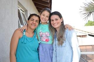 Waldinete, Ana Clara e Carolina, que abomina o uso de uniforme em babás