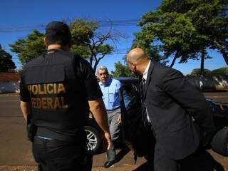 Ex-governador ao chegar ao Patronato Penitenciário na quinta-feira (11) para colocar a tornozeleira eletrônica (Foto: André Bittar)