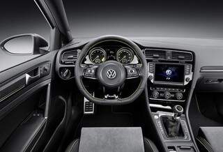 VW apresenta Golf com motor de 400 cv no Salão de Pequim 