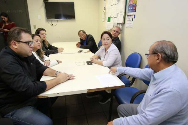 C&acirc;mara ouve servidores de hospital que est&aacute; prestes a ficar sem m&eacute;dicos