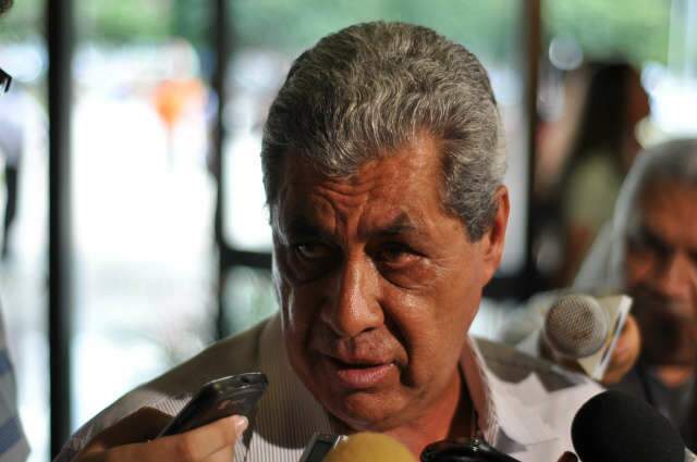 Professor que parar ter&aacute; que repor aulas, avisa governador
