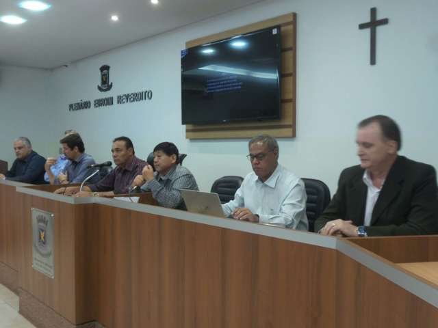 Prefeitura promete come&ccedil;ar a pagar comissionados de Olarte semana que vem