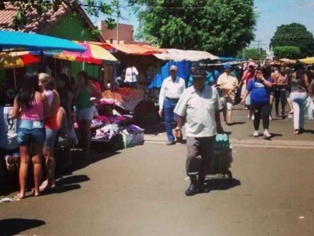 Com 99,9% de inadimpl&ecirc;ncia, feirantes querem Refis, mas cobram estrutura 