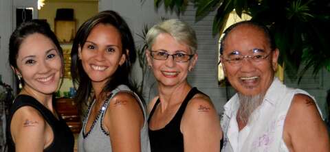 Dez anos ap&oacute;s AVC, fam&iacute;lia inteira tatuou homenagem no dia do anivers&aacute;rio do pai