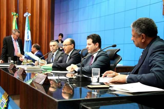 Deputados aprovam vacina&ccedil;&atilde;o gratuita para feirantes e comerciantes