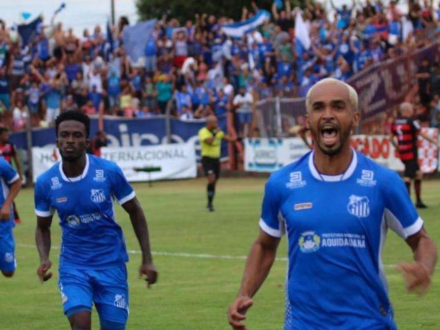 Mesmo ap&oacute;s derrota, &Aacute;guia Negra &eacute; tricampe&atilde;o e comemora em casa 