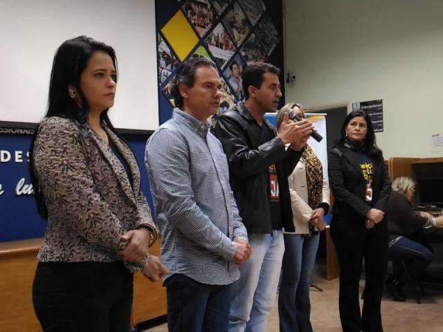 Elei&ccedil;&atilde;o para diretor nas escolas vai ocorrer ap&oacute;s outubro, diz prefeito