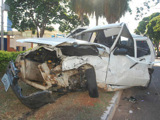 Carro de Rayssa após o acidente. 
