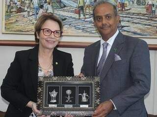 Ministra Tereza Cristina com o embaixador da Arábia Saudita no Brasil, Ali Bahitham (Foto: Divulgação)