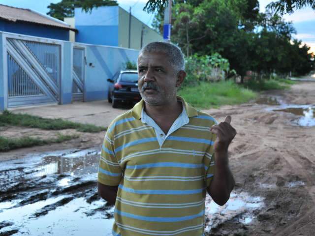  Moradores do Tiradentes cobram asfalto que, segundo eles, consta s&oacute; no papel