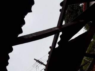 Temporal bloqueia trânsito na MS-156 após placa cair sobre pista Temporal bloqueia trânsito na MS-156 após placa cair sobre pista
