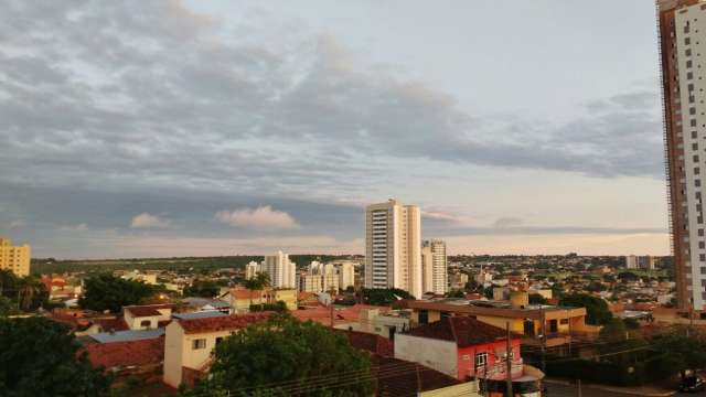 Segunda-feira com previsão de chuvas, temperaturas amenas e tempo seco