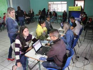 Mutirão da Funsat (Fundação Social do Trabalho), a agência municipal de empregos, no Nova Lima (Foto: Saul Schramm)