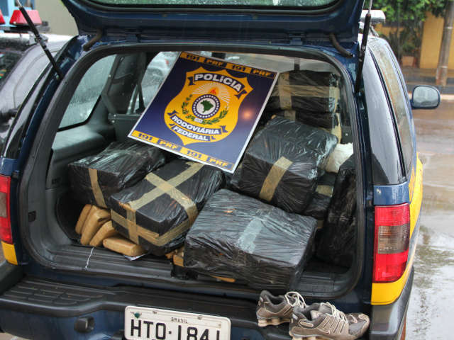  PRF apreendeu 188 quilos de maconha no distrito de Nova Casa Verde 