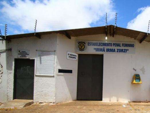 Presa por torturar crian&ccedil;a tem 40% do corpo queimado em briga no pres&iacute;dio