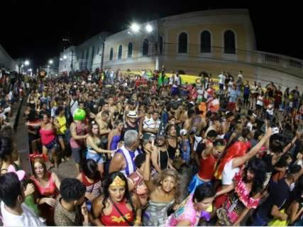 Foliões de Corumbá poderão conferir shows e 11 blocos neste sábado