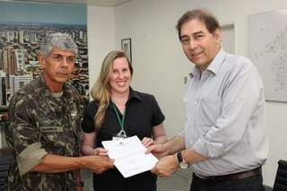 Prefeito formalizou proposta de parceria com o Exército (Foto:Divulgação)