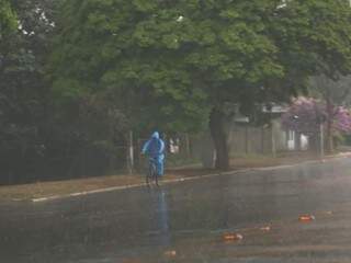 Chuva nesta manhã na BR-060, sentido Sidrolândia (Foto: Paulo Francis) 