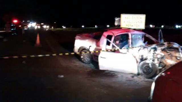 Carros batem na 262, autom&oacute;vel pega fogo e caminhonete capota, 2 mortos
