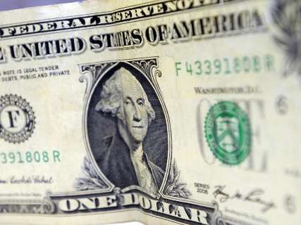 Dólar termina semana com valorização de 2,68%, cotado a R$ 3,767