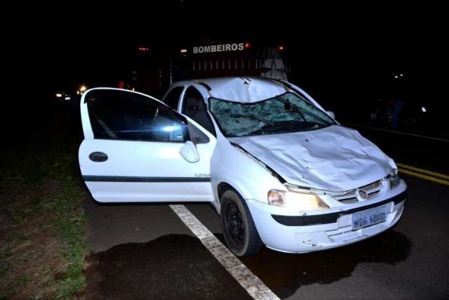 Casal fica ferido após colidir veículo com boi na rodovia MS-395