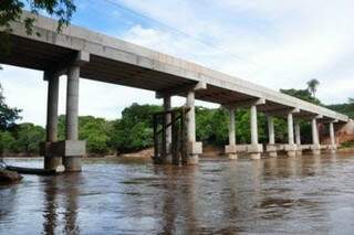 Ponte sobre o rio Aquidauana, no distrito de Pirapunga. (Foto: Divulgação) 