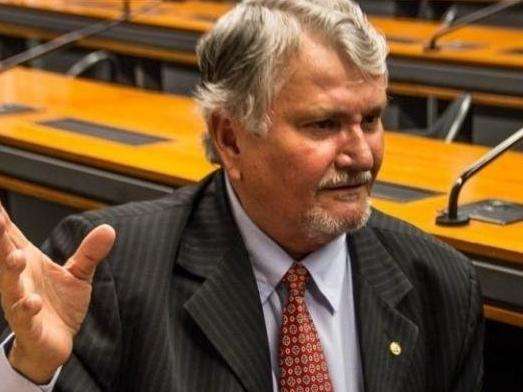 &lsquo;Partido n&atilde;o &eacute; pris&atilde;o&rsquo;, diz Zeca minimizando debandada do PT