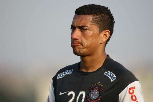 Com Ralf na reserva, Corinthians encara o Gr&ecirc;mio hoje em Porto Alegre