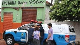 Polícia Militar, socorreu jovem que levou uma descarga elétrica ao falar pelo celular em Fátima do sul. (Foto: Vicentina On Line)