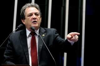 O senador Waldemir Moka critica excesso de testemunhas em trabalhos da comissão (Foto: Moreira Mariz/Agência Senado)