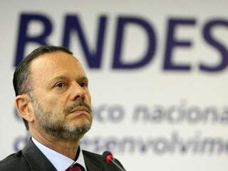 Luciano Coutinho, ex-presidente do BNDES, está entre os réus da ação que tramita em Dourados (Foto: Divulgação)