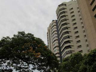 Céu amanheceu nublado em Campo Grande e previsão é de chuva à tarde (Foto: Marina Pacheco) 