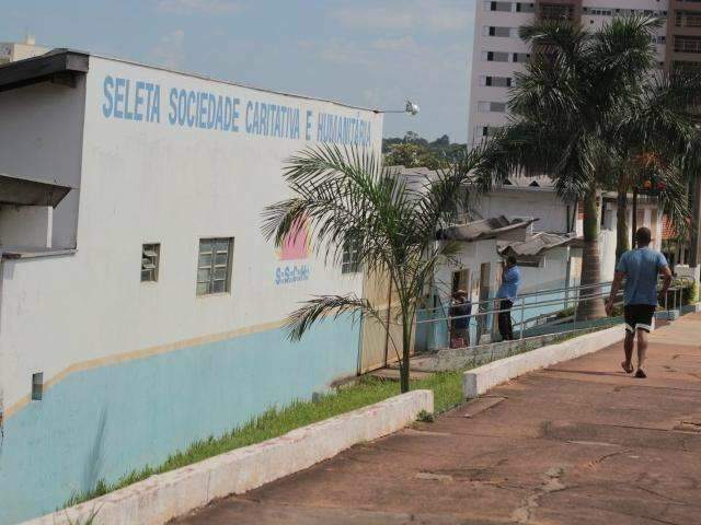 Entidades querem que Prefeitura pague sal&aacute;rio de 175 funcion&aacute;rios 'internos'