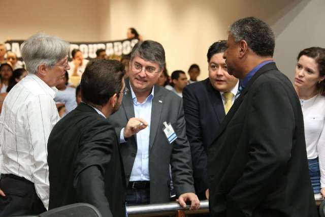 Em 40 dias, 15 deputados trocam sim pelo n&atilde;o sobre lei a favor de clientes