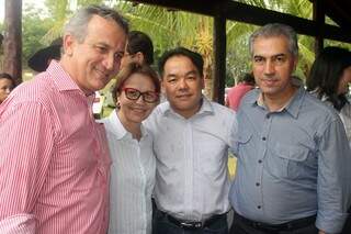 Prefeito de Água Clara, Silas José da Silva, deputada federal Tereza Cristina, diretor comercial do Sin Card, Márcio Iwamoto, e o governador Reinaldo Azambuja.