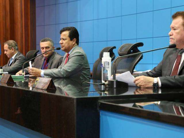 Deputados rejeitam projeto que queria proibir pesca do dourado em MS