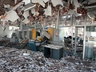 Banco do Brasil em Sonora, foi assaltado em abril e bandidos usaram explosivos e destruíram a agência. (Foto: Polícia Civil)