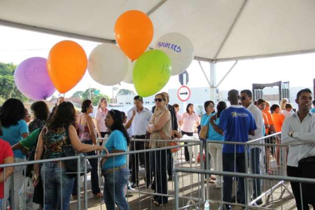 Dilma chega a Campo Grande com comitiva de ministras e do STF 