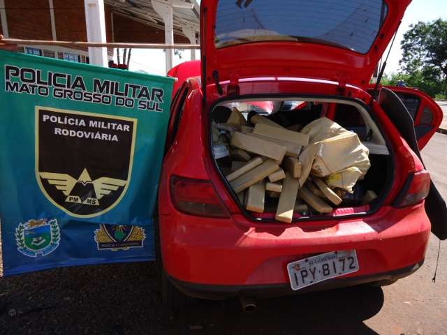 Ve&iacute;culo &eacute; encontrado abandonado com 372 quilos de maconha na MS-379 