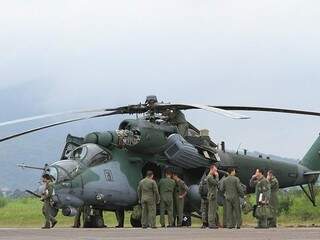 Militares da FAB já iniciaram trabalhos da operação em Corumbá (Foto: Divulgação/FAB)