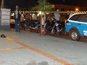 Rapaz &eacute; morto a tiros enquanto lanchava com a namorada na Marcelino Pires 