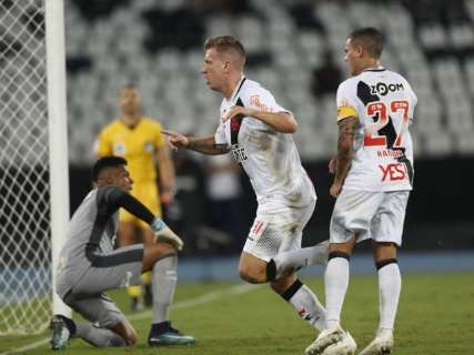 Botafogo sai na frente, mas Vasco alcança empate em 1 a 1 no Nilton Santos