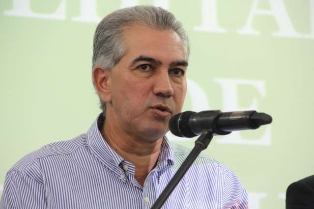 Governador entrega uniformes e lan&ccedil;a obras em cidades do Conesul