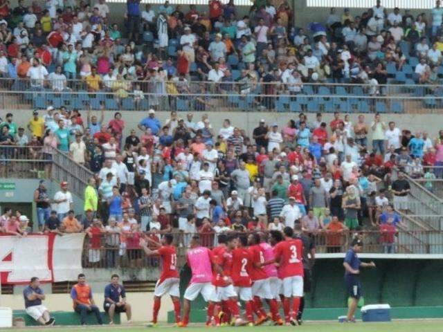 &Iacute;dolo do futsal europeu torce por t&iacute;tulo in&eacute;dito do Sete de Dourados 