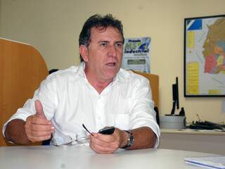 Com anúncio, deputado vence disputa interna com Luiz Henrique Mandetta e Paulo Siufi.