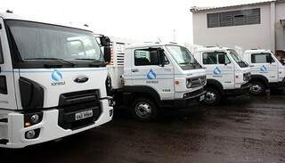 Quinze caminhões da Sanesul foram entregues pelo governo do Estado para as prefeituras (Foto: Divulgação)
