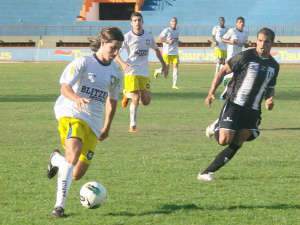  Cene vence Ceil&acirc;ndia por 3 a 1 e torce contra Crac para se classificar
