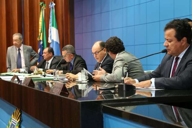 Deputados aprovam projeto que fixa prazo para exames aos idosos