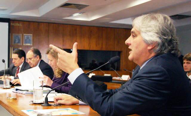  Delc&iacute;dio defende em audi&ecirc;ncia PAC para as regi&otilde;es de fronteira