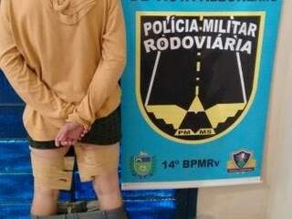 Paulista &eacute; preso com tabletes de crack colados com fita ao corpo